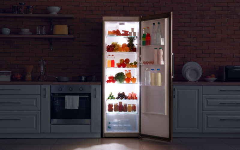 Come disporre in frigo gli alimenti per evitare gli sprechi