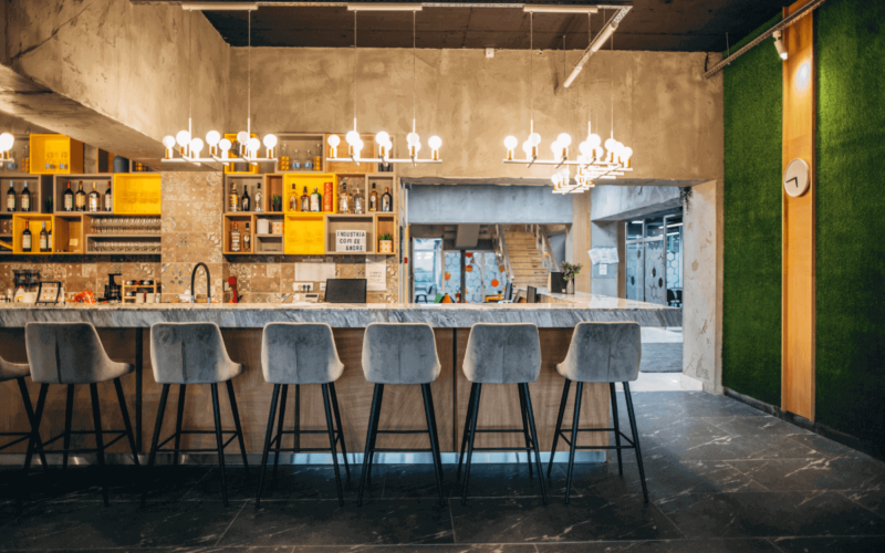 Bar moderno ed elegante: consigli e suggerimenti di design