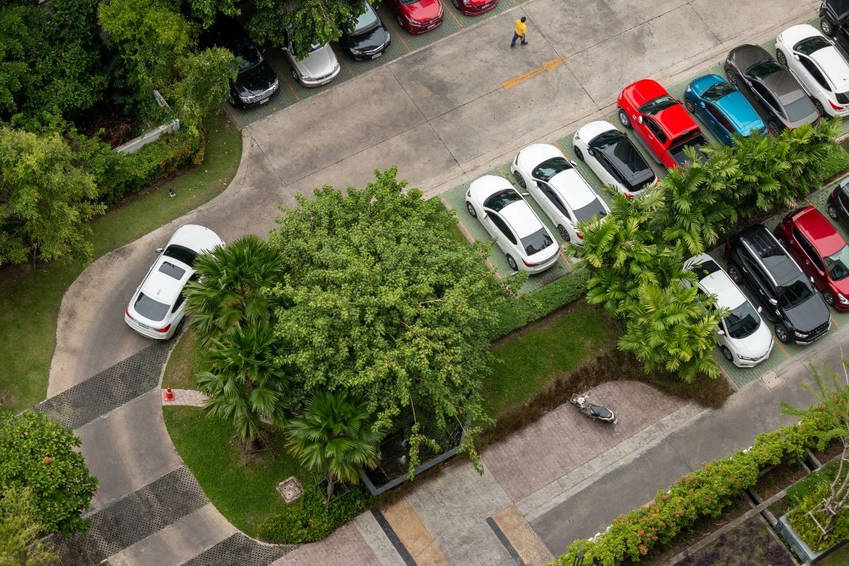 Auto danneggiata parcheggio condominiale