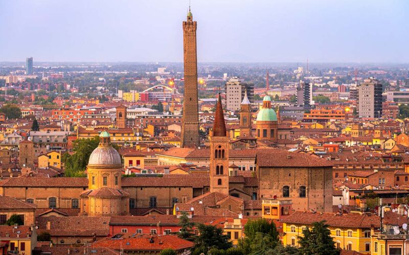 Bologna e i 62 chilometri di Portici|Bologna UNESCO|La finestrella|Rocchetta Mattei|Bologna e i 62 chilometri di Portici|Bologna e i 62 chilometri di Portici|Bologna e i 62 chilometri di Portici