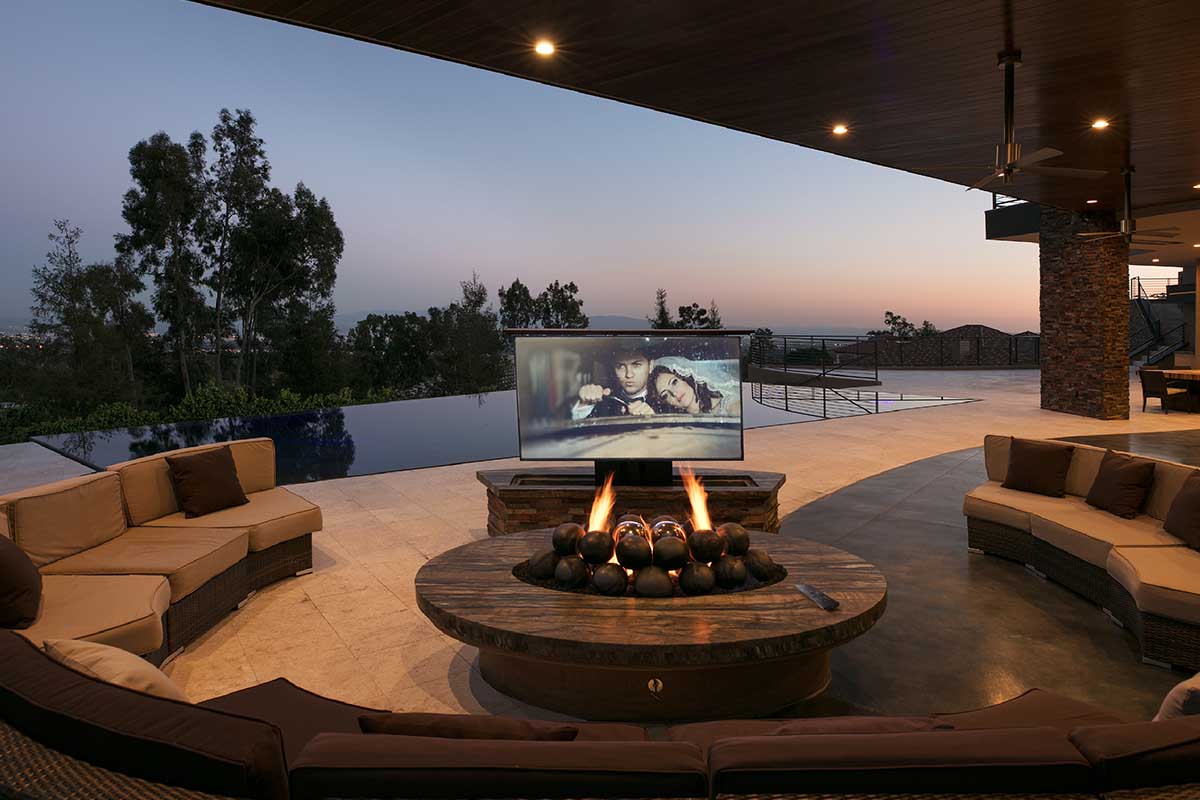 Crestron-Residential Outdoor 