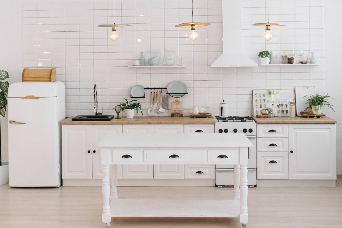 Cucine italiane bianche e legno foto