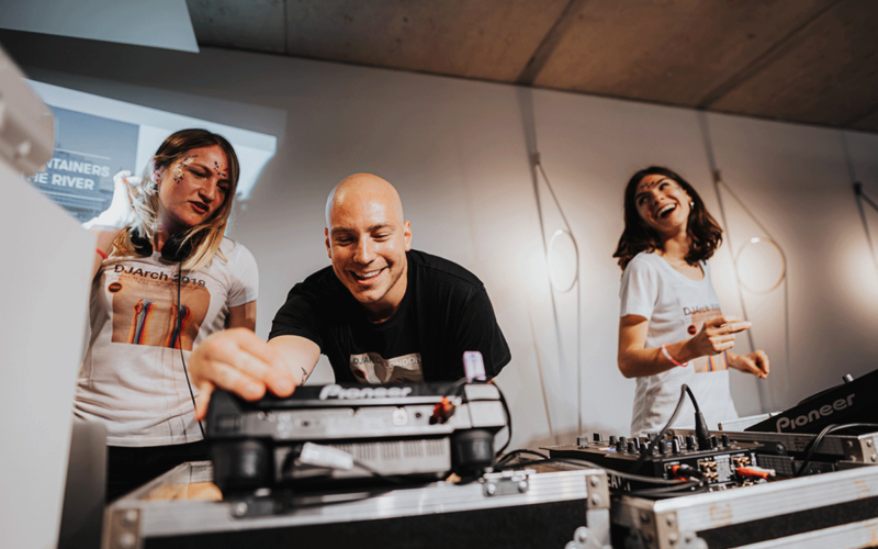 DJ Arch Night 2019: i party negli showroom di design con l’architetto DJ