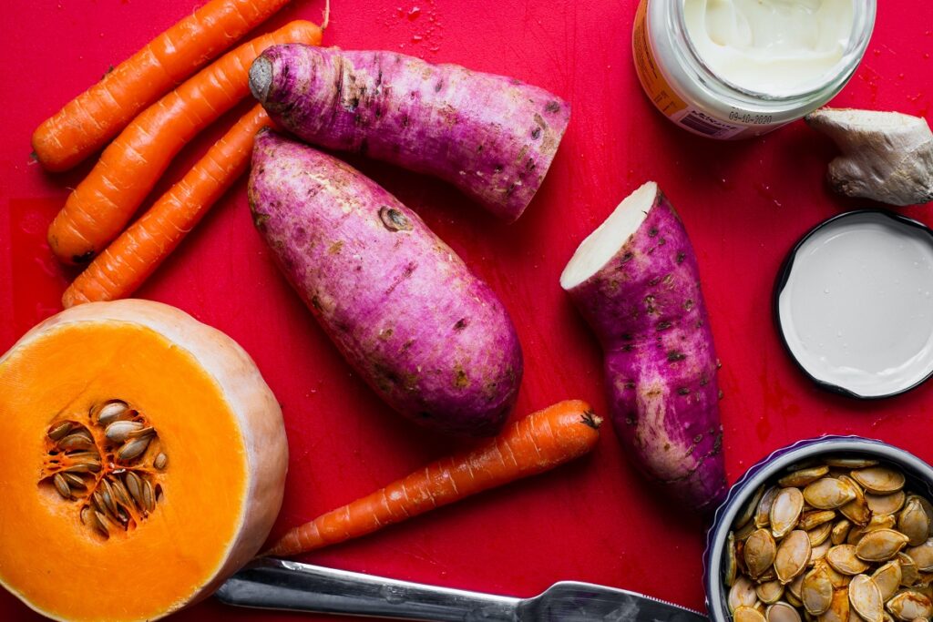 È sufficiente lavare frutta e verdura solo con acqua 