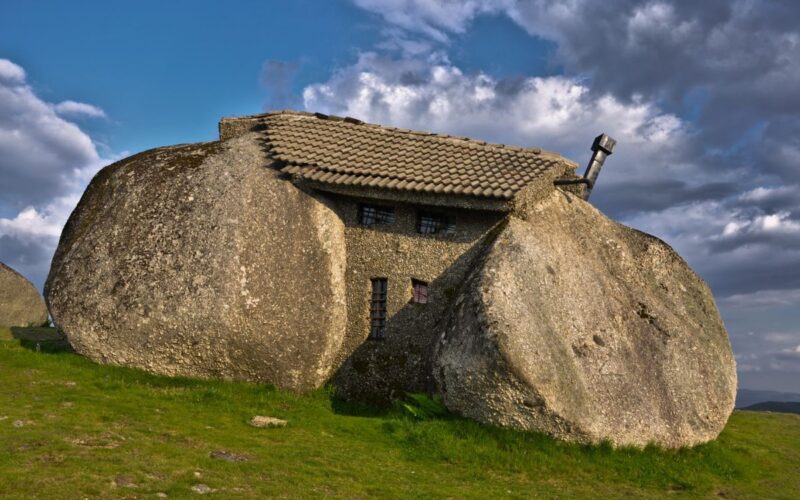 Canada|Ecco gli indirizzi delle case più brutte del mondo La Casa Sfera|Il Palazzo Ideale – Hauterives