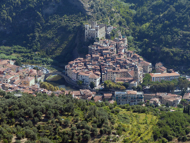 Alla scoperta di Imperia: la città, gli abitanti, cosa visitare e mangiare 