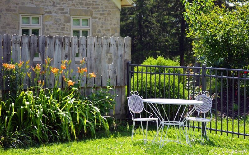 Guida all’arredamento del giardino: tavoli, sedie e complementi