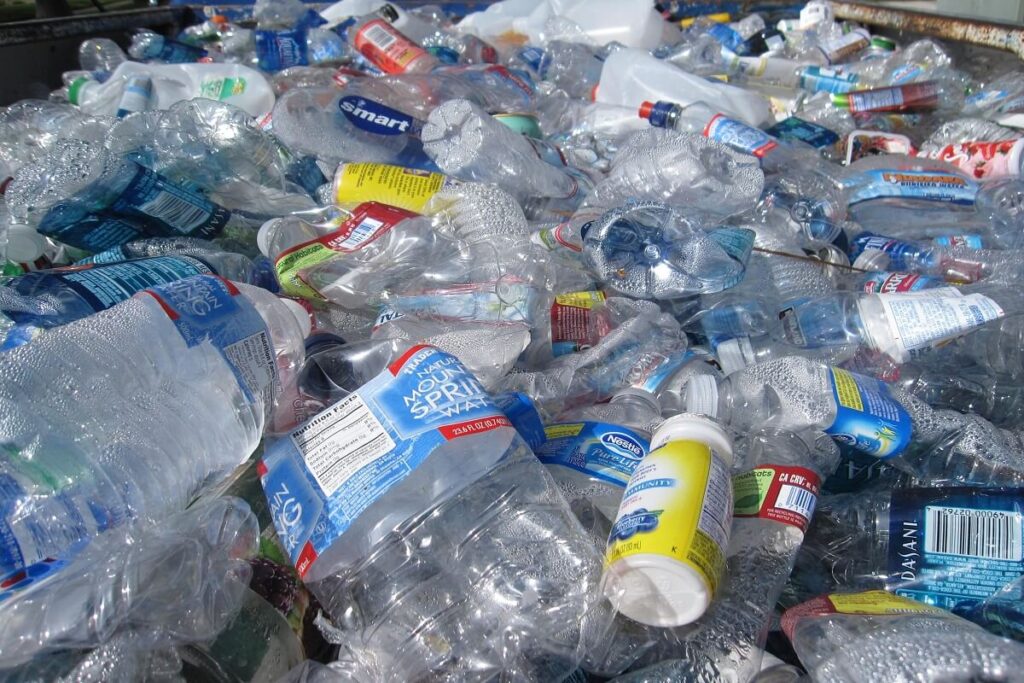 Il riciclo della plastica per pagare la retta scolastica in India è possibile 