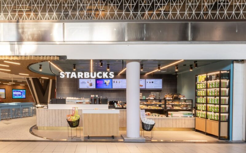 Starbucks prosegue la sua espansione a Napoli: apre alla stazione di Napoli Centrale il 3° store del brand in Campania