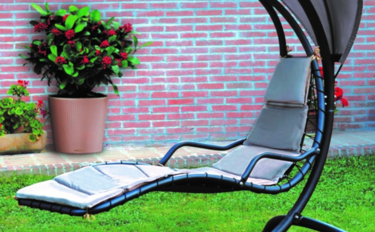 Sedute sospese: design e comfort in giardino