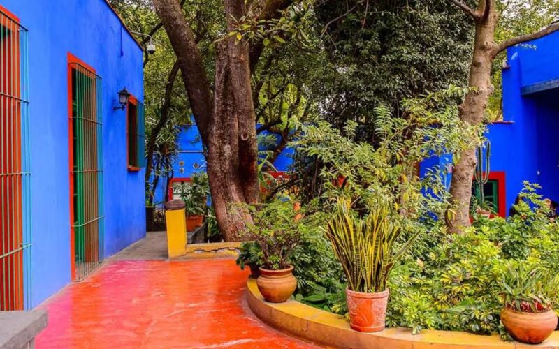 La Casa Azul Frida Kahlo|La Casa di Frida Kahlo e le Opere dell'Icona dell'Arte Messicana|La Casa Azul Un Santuario dell'Arte e della Vita di Frida Kahlo