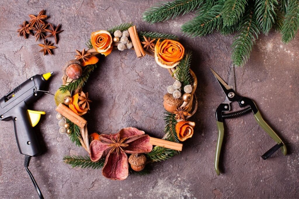 Lavoretti di Natale per i bambini con materiali naturali fai da te