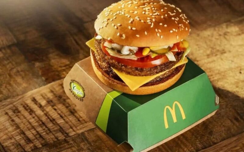 McDonald’s cancella l’hamburger vegetale dai menù negli USA: “Nessuno vuole il McPlant”