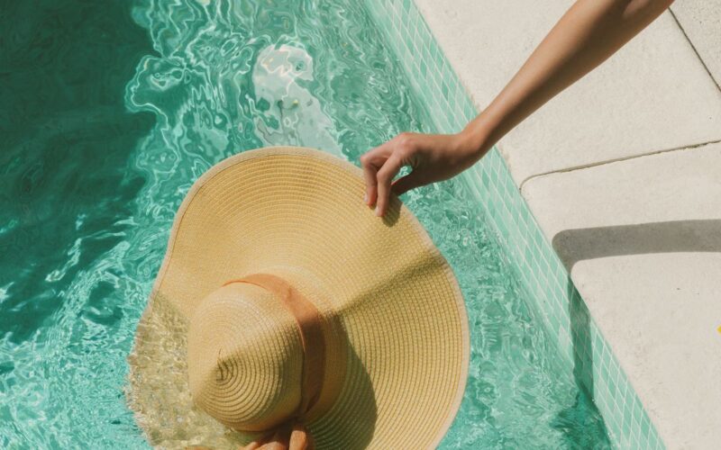 Normativa per la costruzione di una piscina interrata: cosa dice la legge italiana