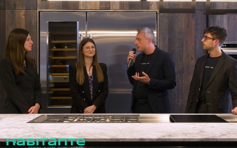 Primopiano Cucine si racconta ai microfoni di Habitante l'intervista durante la Design Week 2024