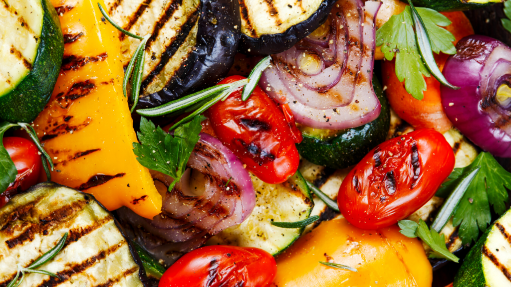 grigliata di verdure barbecue sul balcone