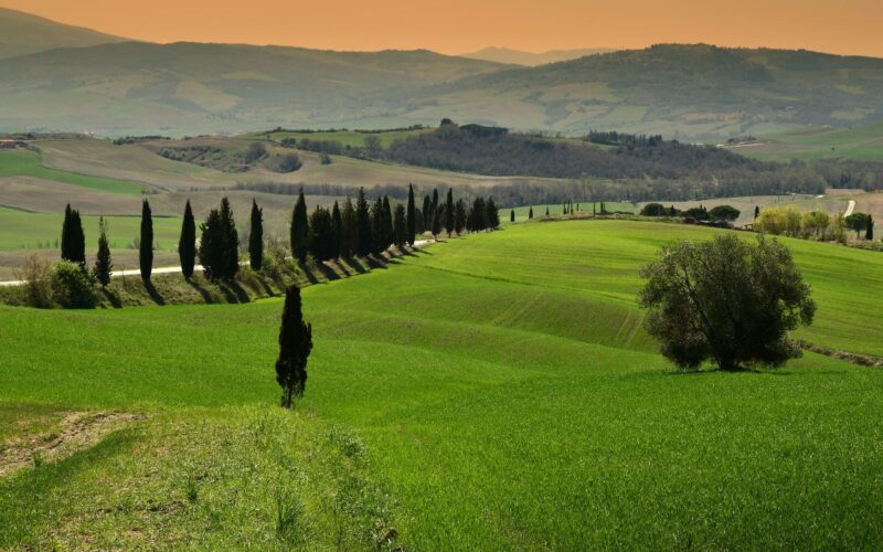 La Bellezza della Val d’Orcia: Un Viaggio Tra Borghi e Tradizioni