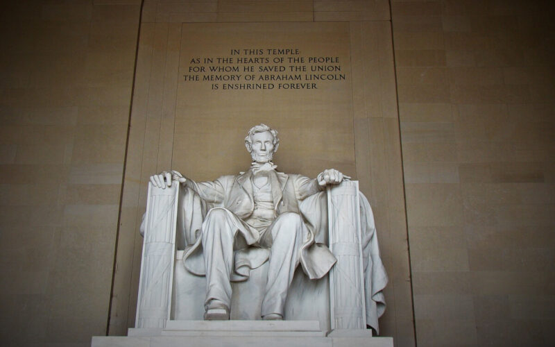 Il caldo estremo negli Stati Uniti e lo scioglimento della statua di Abraham Lincoln a Washington D.C.