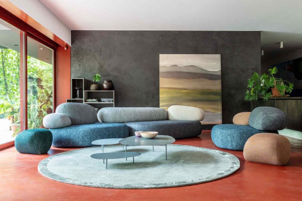 Soggiorno Colorato con Divano Pebble Rubble di Moroso