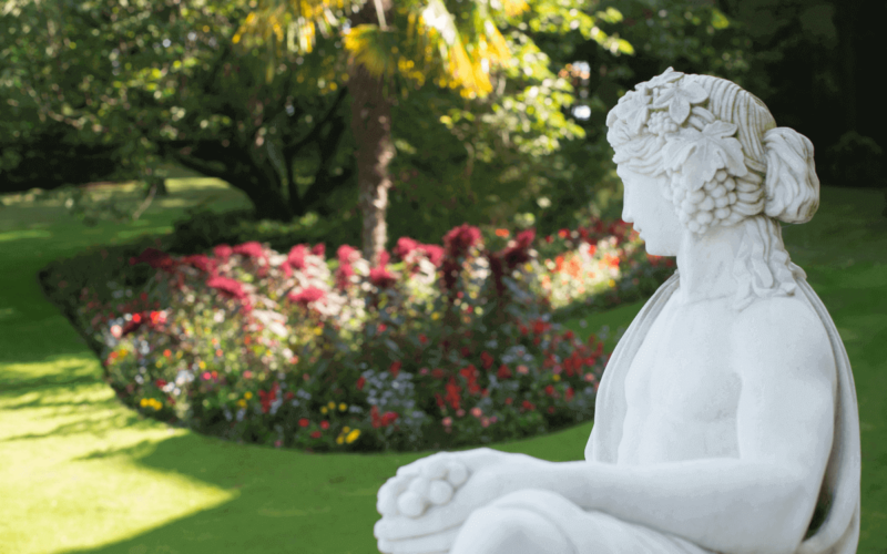 Nuova tendenza outdoor: statue e sculture per decorare