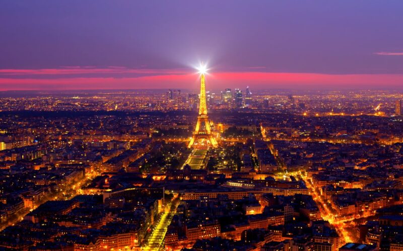 La Vera Storia della Torre Eiffel: Il Monumento Simbolo di Parigi