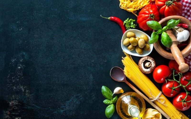 tutti i vantaggi della dieta mediterranea|La piramide alimentare