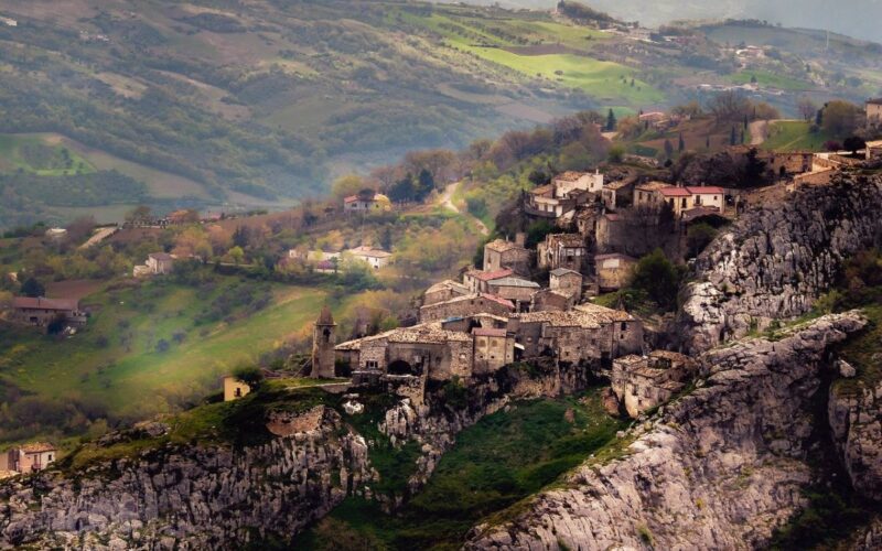 Quanti sono gli abitanti in Abruzzo?