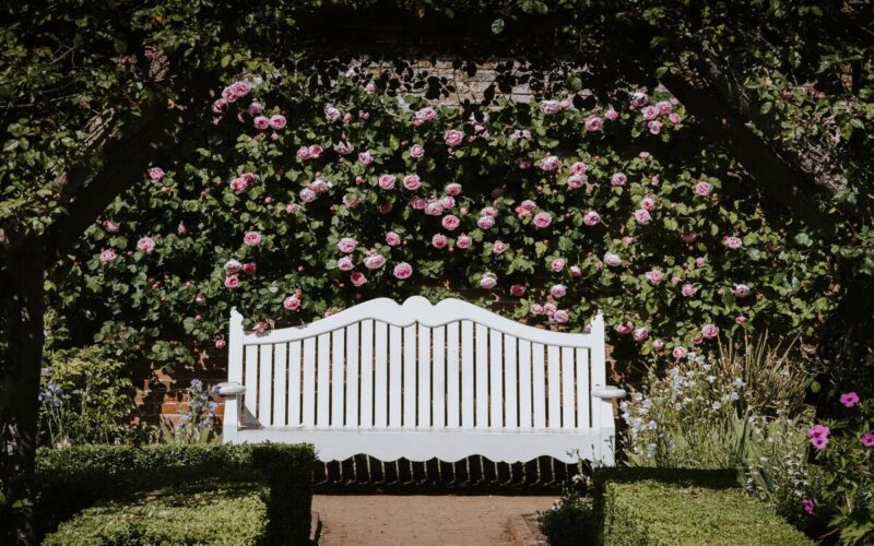 Accogliere la primavera. Un giardino su misura per la stagione