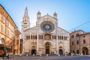 cattedrale torre piazza di modena