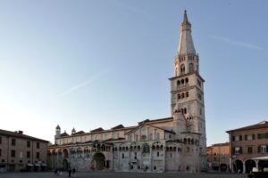 cattedrale torre piazza di modena