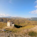 La chiesa dispersa su un’altura a Rocca Calascio|La chiesa dispersa su un’altura a Rocca Calascio|La chiesa dispersa su un’altura a Rocca Calascio