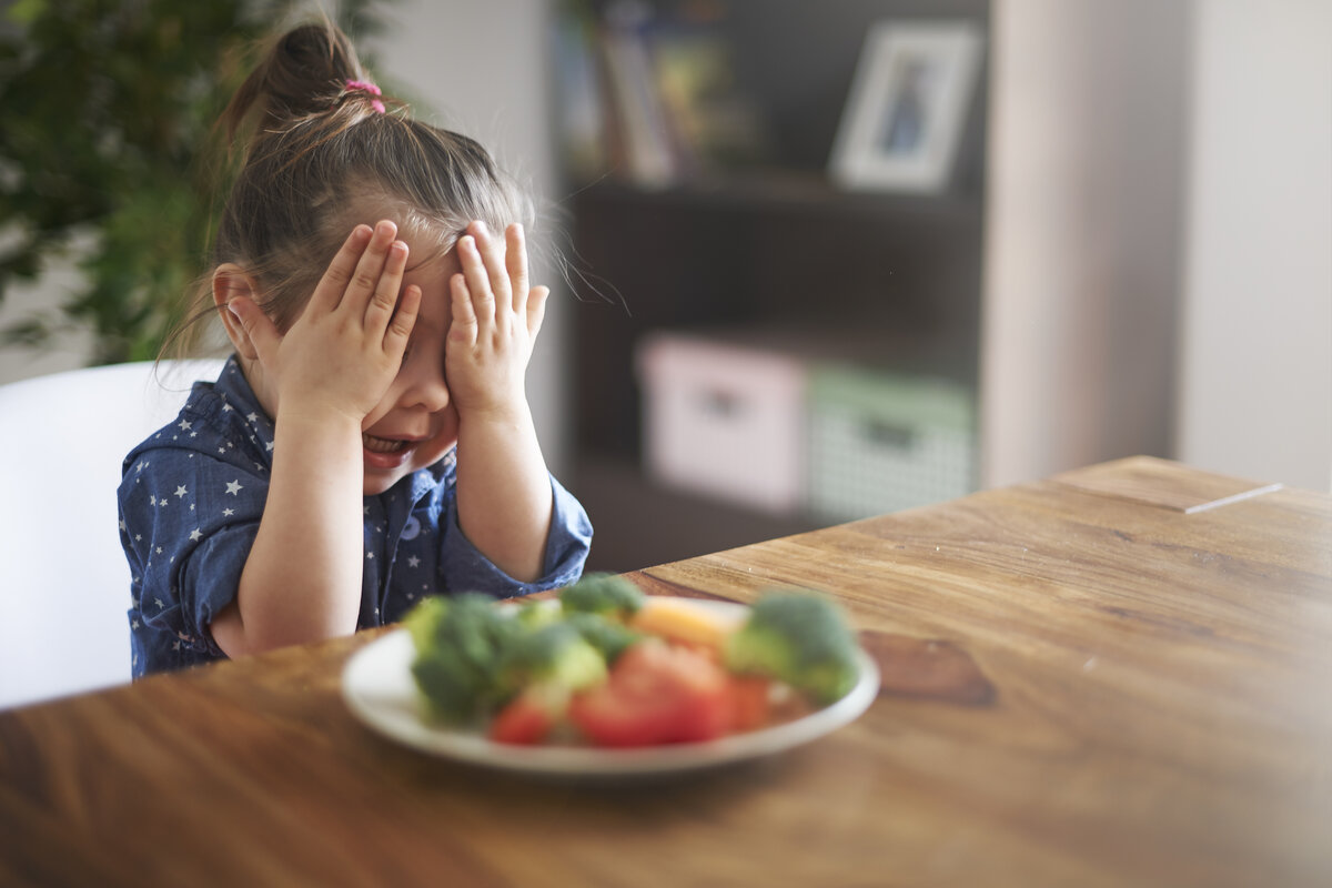 Cibi giusti bambini - bambina verdura