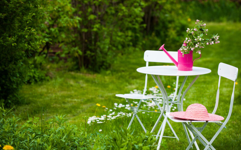 Decorazione effetto pizzo: come ridare vita a un vecchio tavolino