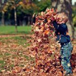 giocare in giardino - bambini|giocare in giardino - bambini