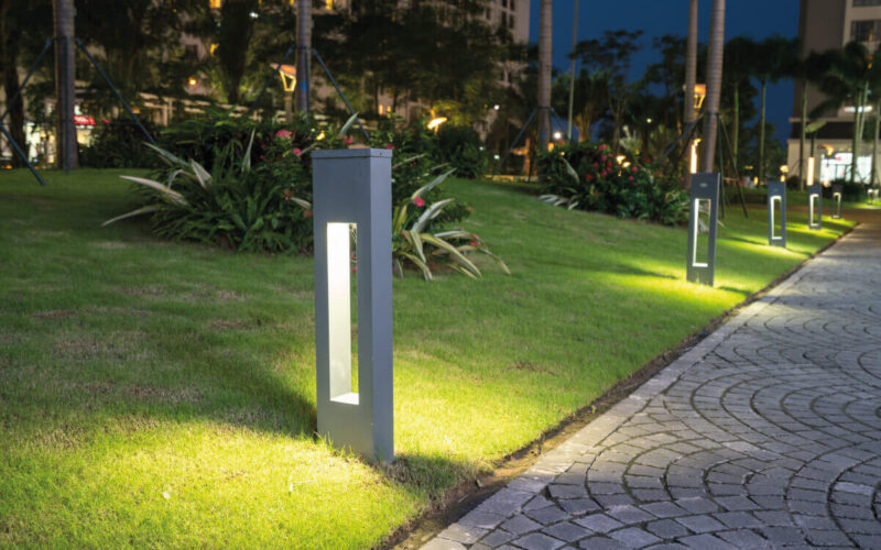 Illuminare con i faretti a LED il giardino e il vialetto della casa|Illuminare con i faretti a LED il giardino e il vialetto per le auto