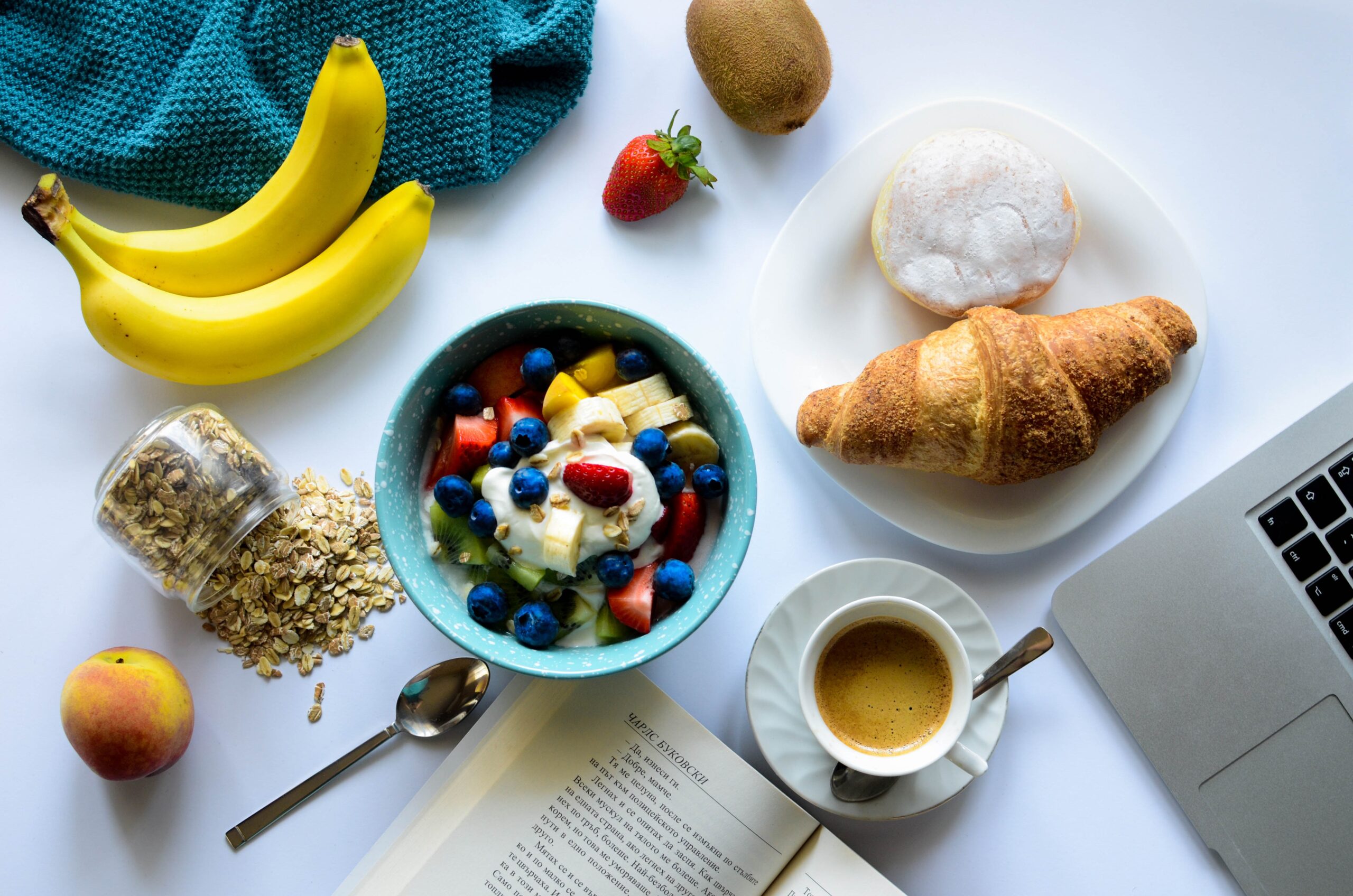 colazione italiana sana sostenibile marmellata frutta fresca secca