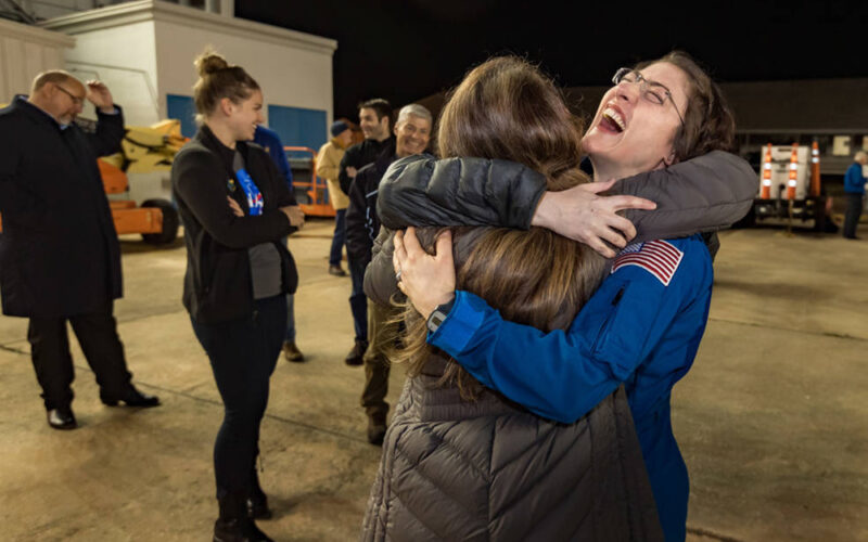 L'astronauta della NASA Christina Koch è tornata sulla Terra giovedì 6 febbraio 2020 dopo aver registrato 328 giorni nello spazio --- il volo spaziale più lungo della storia da parte di una donna --- come membro delle spedizioni 59-60-61 sulla Stazione Spaziale Internazionale . Crediti: NASA / Robert Markowitz|L'Astronauta NASA Christina Hammock Koch