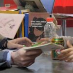 libro sospeso in cambio di plastica