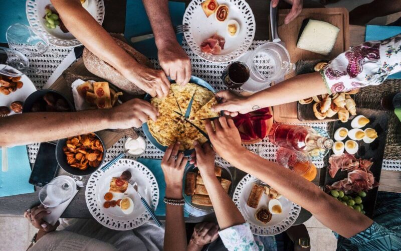 idee last minute|menù per ferragosto in casa Crostata Morbida Salata|||menù per ferragosto in casa Paella di Verdure|menù per ferragosto in casa tartufi saluti||Insalata di Riso Nero|Rotolo di Sfoglia alla Parmigiana||Insalata di Fagiolini e Mozzarella