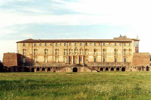 Lawrence Beck dedica il suo lavoro fotografico all’architettura storica di Sassuolo