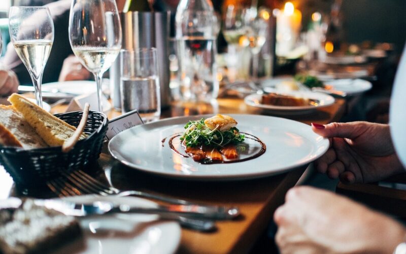 Le regole per mangiare bene anche fuori casa