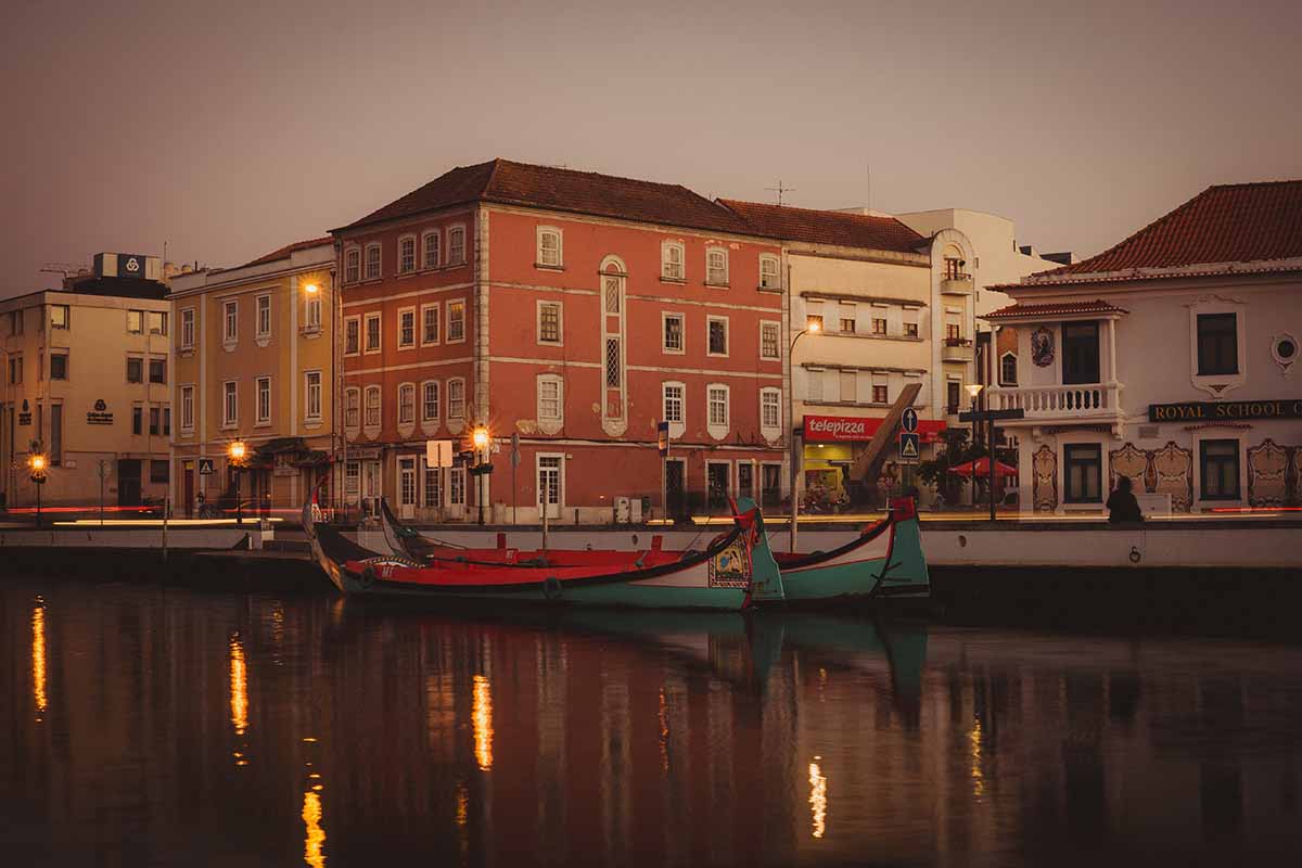 Aveiro è la Venezia portoghese: una miriade di colori tra i canali della città