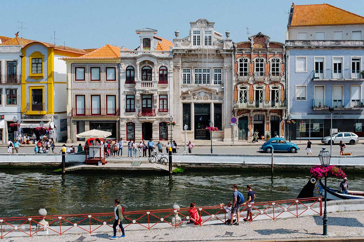 Aveiro è la Venezia portoghese: una miriade di colori tra i canali della città