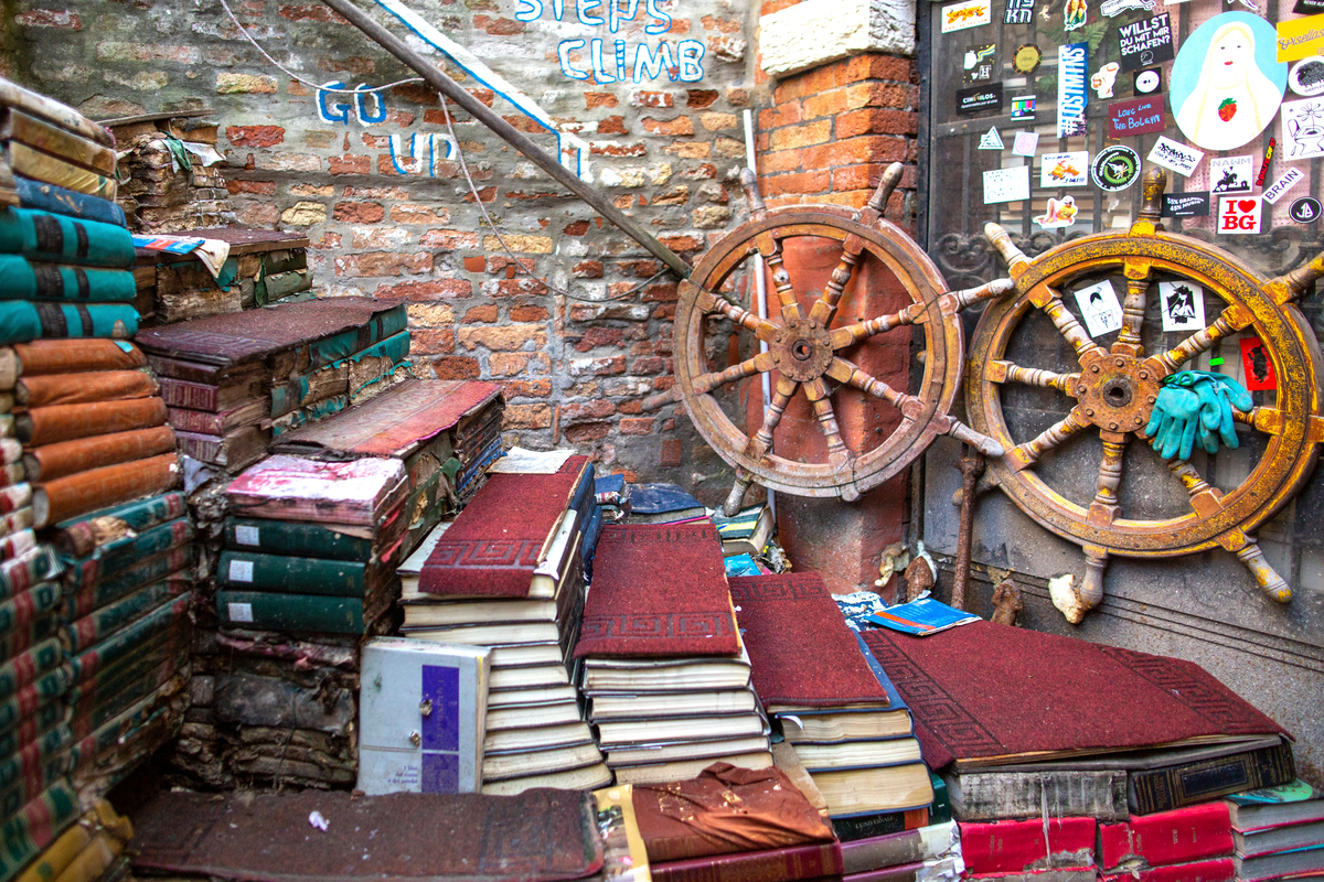 allagata libreria acqua alta