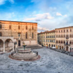 Piazza IV Novembre a Perugia. Foto di Marco Rubino su Shutterstock