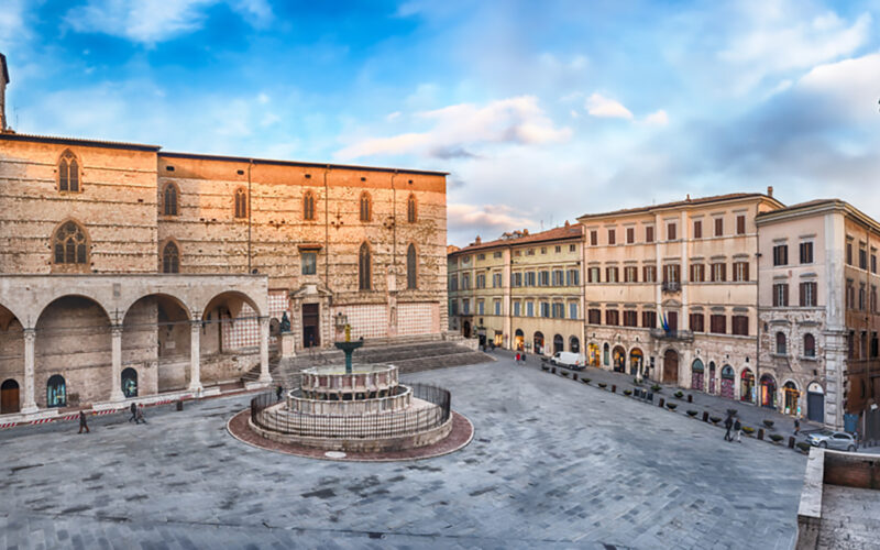 Piazza IV Novembre a Perugia. Foto di Marco Rubino su Shutterstock