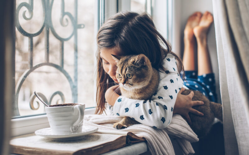 la scienza spiega perché|Abitare con animali domestici aiuta chi soffre di lieve depressione|Abitare con animali domestici rende felici e mantiene in forma passeggiata con cane