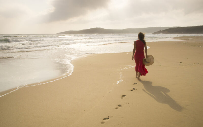 Terapia del blu: passeggiare al mare fa bene, lo rivela uno studio scientifico