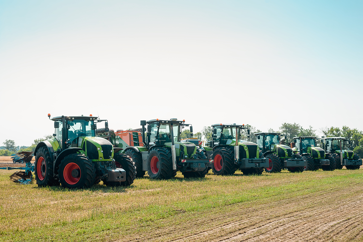 trattori agricoltura terreno