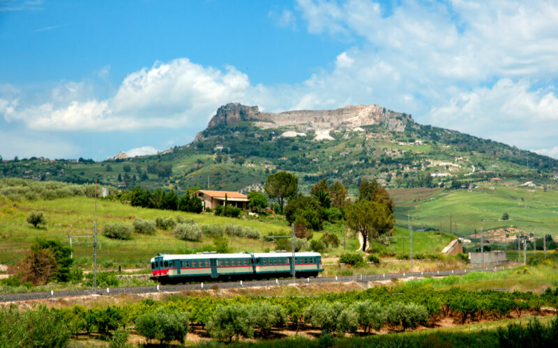 In partenza in Sicilia i treni storici del gusto